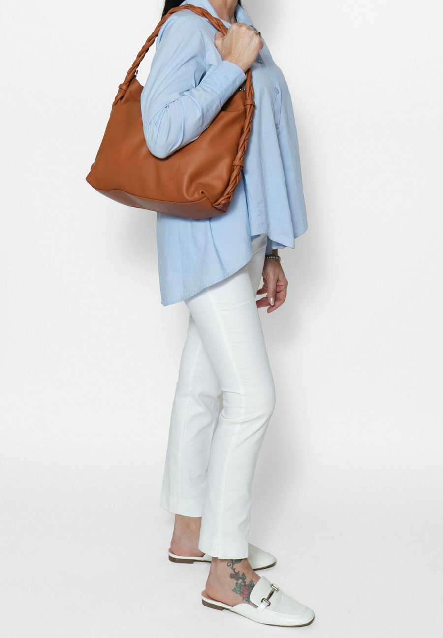 Сумка Chiara Ferretti SHOULDER , Cognac
Сумка Chiara Ferretti SHOULDER , Cognac