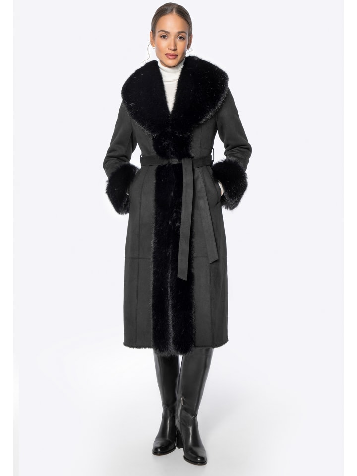 Женское пальто с деталями из искусственного меха черного цвета Wittchen
Женское пальто с деталями из искусственного меха черного цвета Wittchen