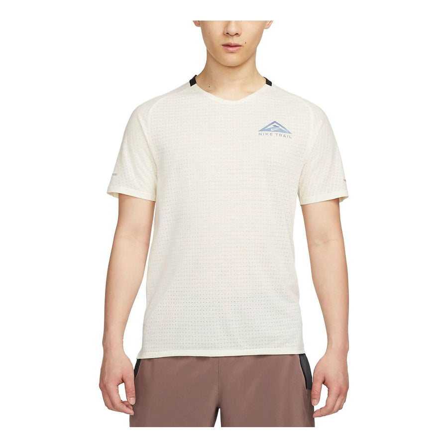 Футболка Nike Dri-FIT Trail Solar Chase Short Sleeve Trail Running T-Shirt 'Coconut Milk', бежевый
Футболка Nike Dri-FIT Trail Solar Chase Short Sleeve Trail Running T-Shirt 'Coconut Milk', бежевый