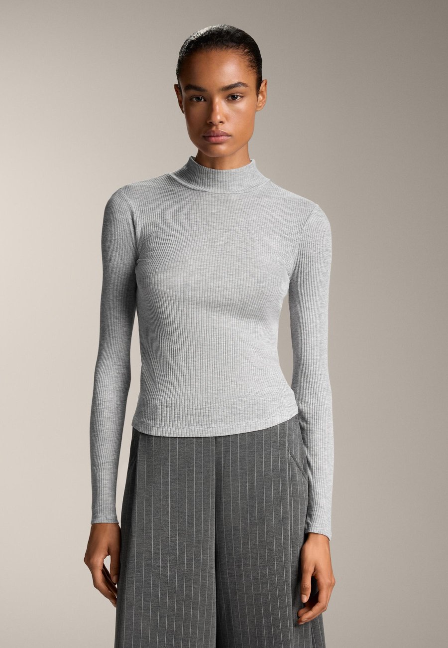 Джемпер OYSHO RIB HIGH-NECK THERMAL BASE LAYER WITH LYOCELL, Grey/Beige
Джемпер OYSHO RIB HIGH-NECK THERMAL BASE LAYER WITH LYOCELL, Grey/Beige