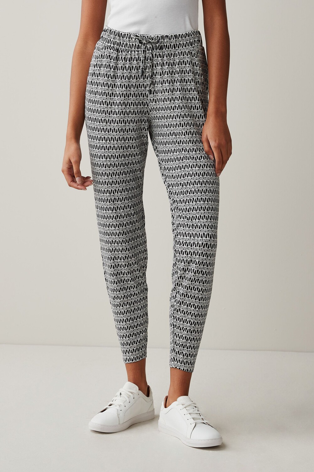 Спортивные брюки из джерси Next, черный
Спортивные брюки из джерси Next, черный