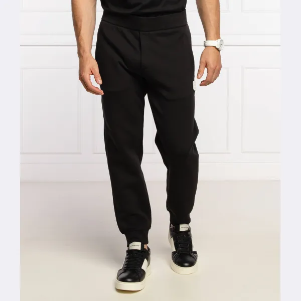 Спортивные брюки стандартного кроя Emporio Armani, черный
Спортивные брюки стандартного кроя Emporio Armani, черный