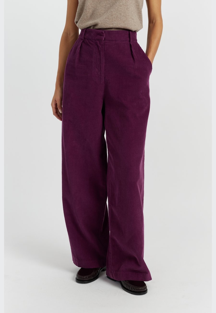 Брюки CHINTI & PARKER Trousers, Mulberry/Purple
Брюки CHINTI & PARKER Trousers, Mulberry/Purple