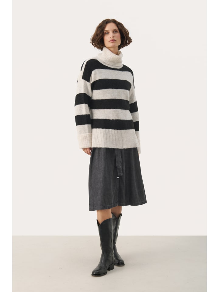 Вязаный свитер LeahsPW, свободного кроя, в черную полоску PART TWO
Вязаный свитер LeahsPW, свободного кроя, в черную полоску PART TWO