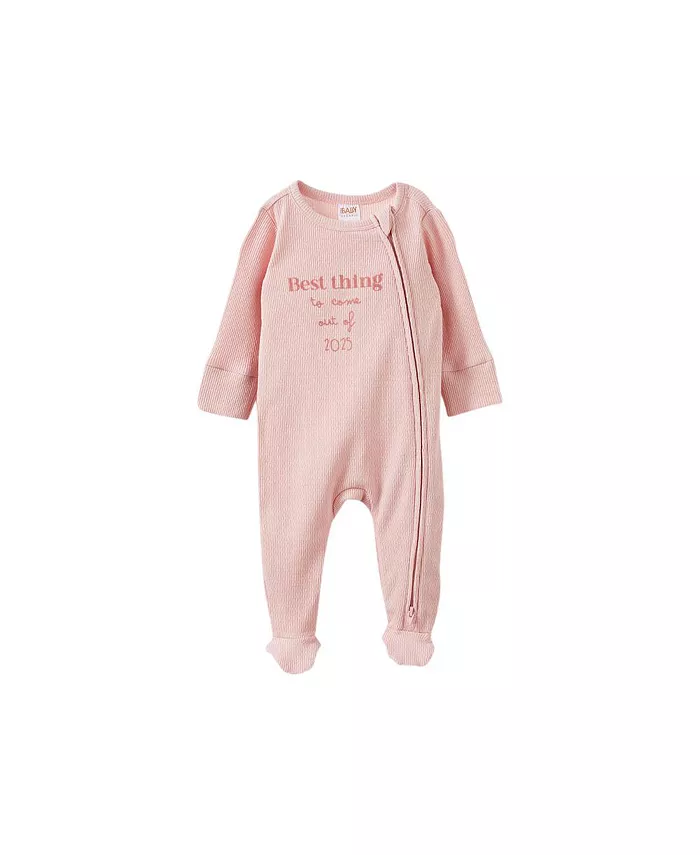 Комбинезон для мальчиков с ажурной вязкой и молнией Baby Boys Pointelle Zip All In One Romper COTTON ON, розовый
Комбинезон для мальчиков с ажурной вязкой и молнией Baby Boys Pointelle Zip All In One Romper COTTON ON, розовый