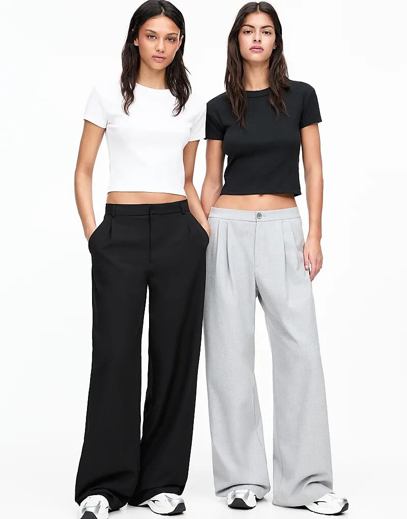 Набор из 2 ребристых футболок Pull&Bear белого и черного цветов
Набор из 2 ребристых футболок Pull&Bear белого и черного цветов