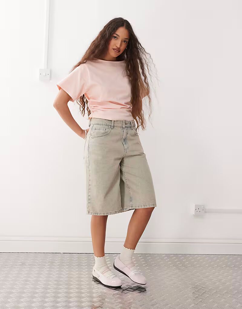 Футболка Reclaimed Vintage с косым вырезом, присборенной талией и сборками нежно-розового цвета
Футболка Reclaimed Vintage с косым вырезом, присборенной талией и сборками нежно-розового цвета