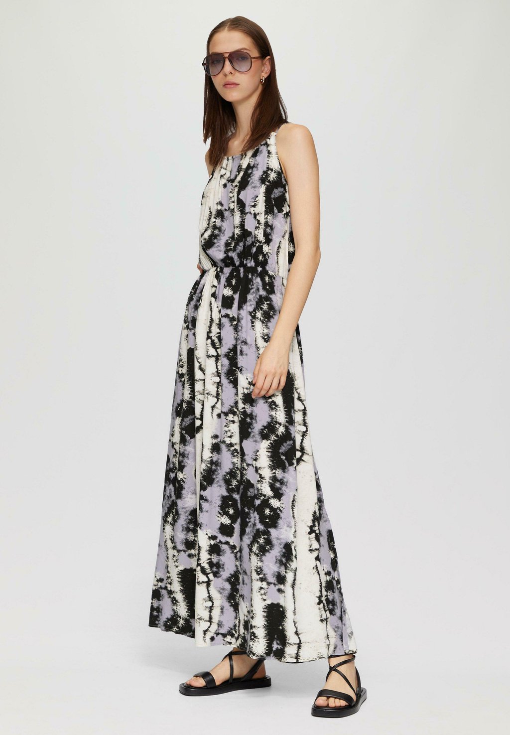 Платье макси GEMUSTERTES MIT DOPPELTEN VERSTELLBAREN TRÄGERN QS, светло-серый
Платье макси GEMUSTERTES MIT DOPPELTEN VERSTELLBAREN TRÄGERN QS, светло-серый