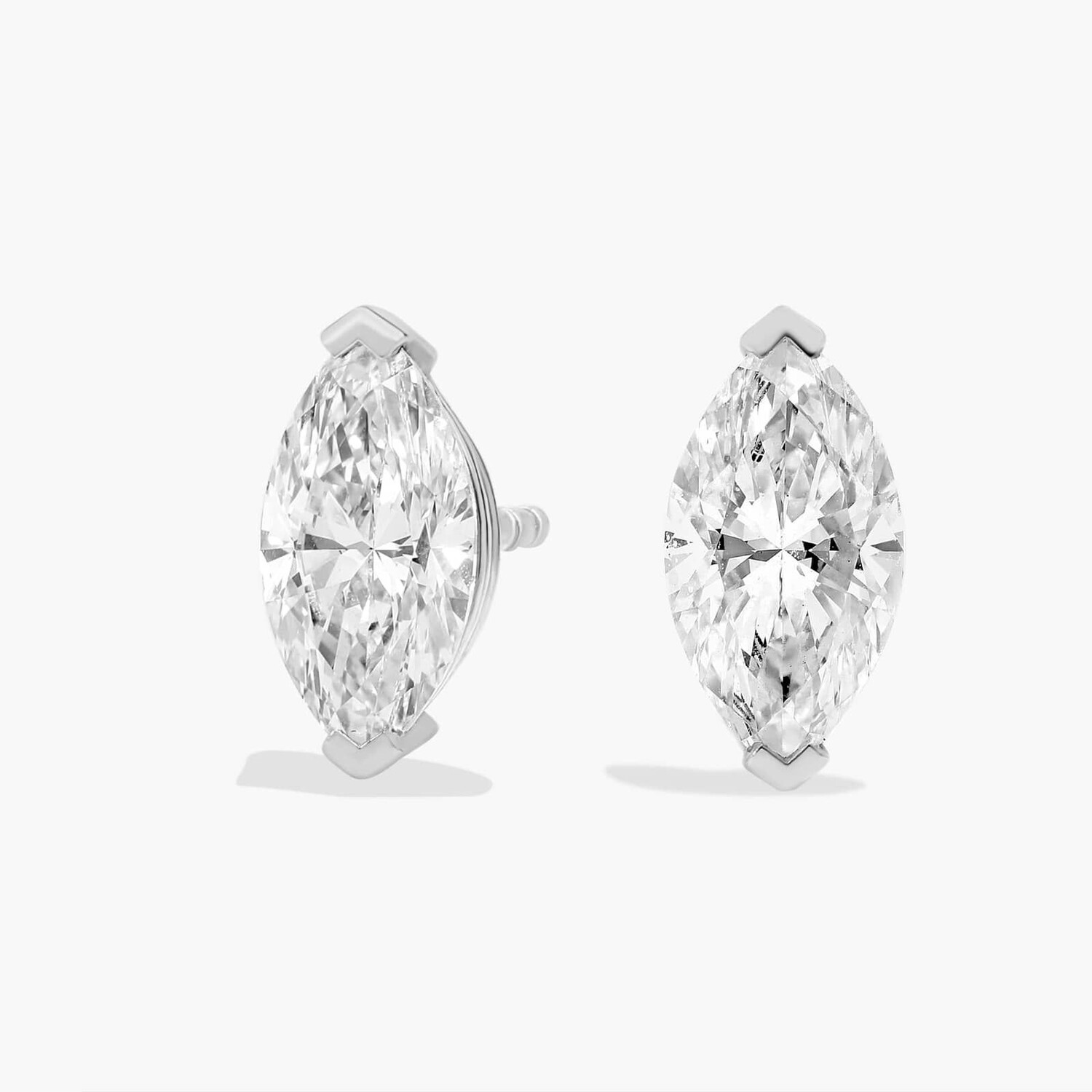 Серьги-гвоздики с выращенными в лаборатории бриллиантами огранки «маркиза» из белого золота 14 карат (2 карата, два карата — FG / VS2-SI1) Blue Nile
Серьги-гвоздики с выращенными в лаборатории бриллиантами огранки «маркиза» из белого золота 14 карат (2 карата, два карата — FG / VS2-SI1) Blue Nile