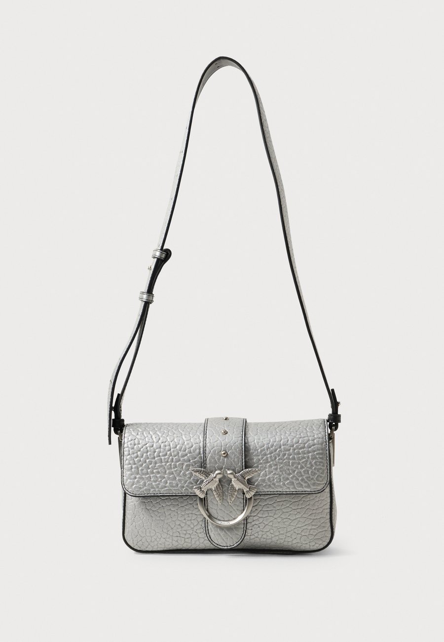 Сумка кросс-боди Pinko LOVE ONE MINI SLOUCHY, Silver-Coloured
Сумка кросс-боди Pinko LOVE ONE MINI SLOUCHY, Silver-Coloured