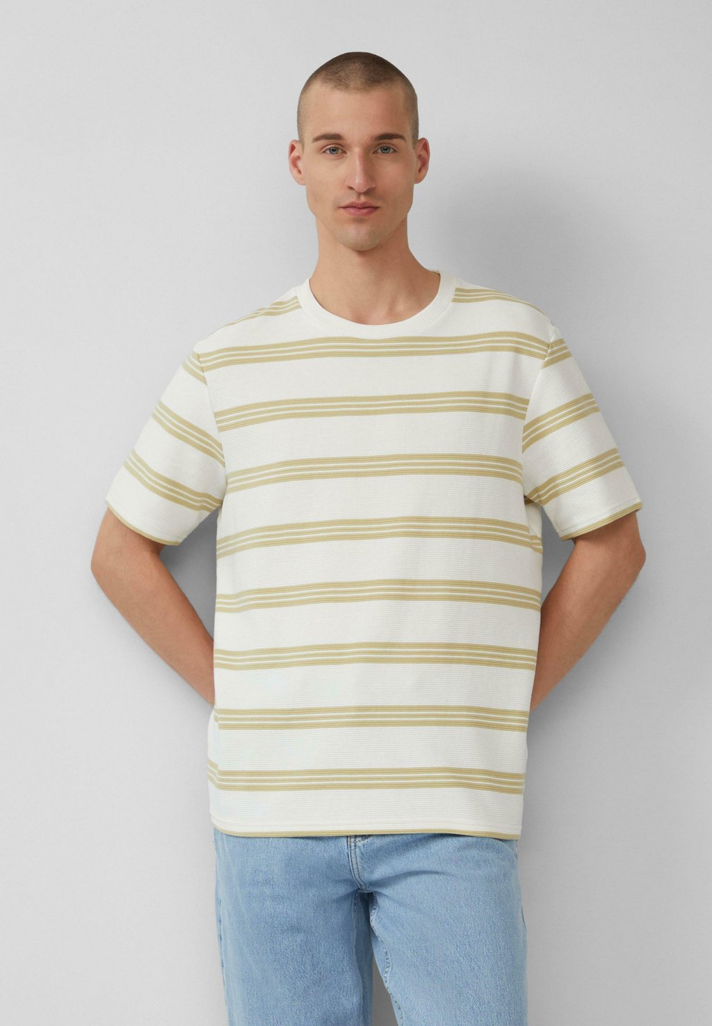 Футболка с принтом QS, песочный
Футболка с принтом QS, песочный