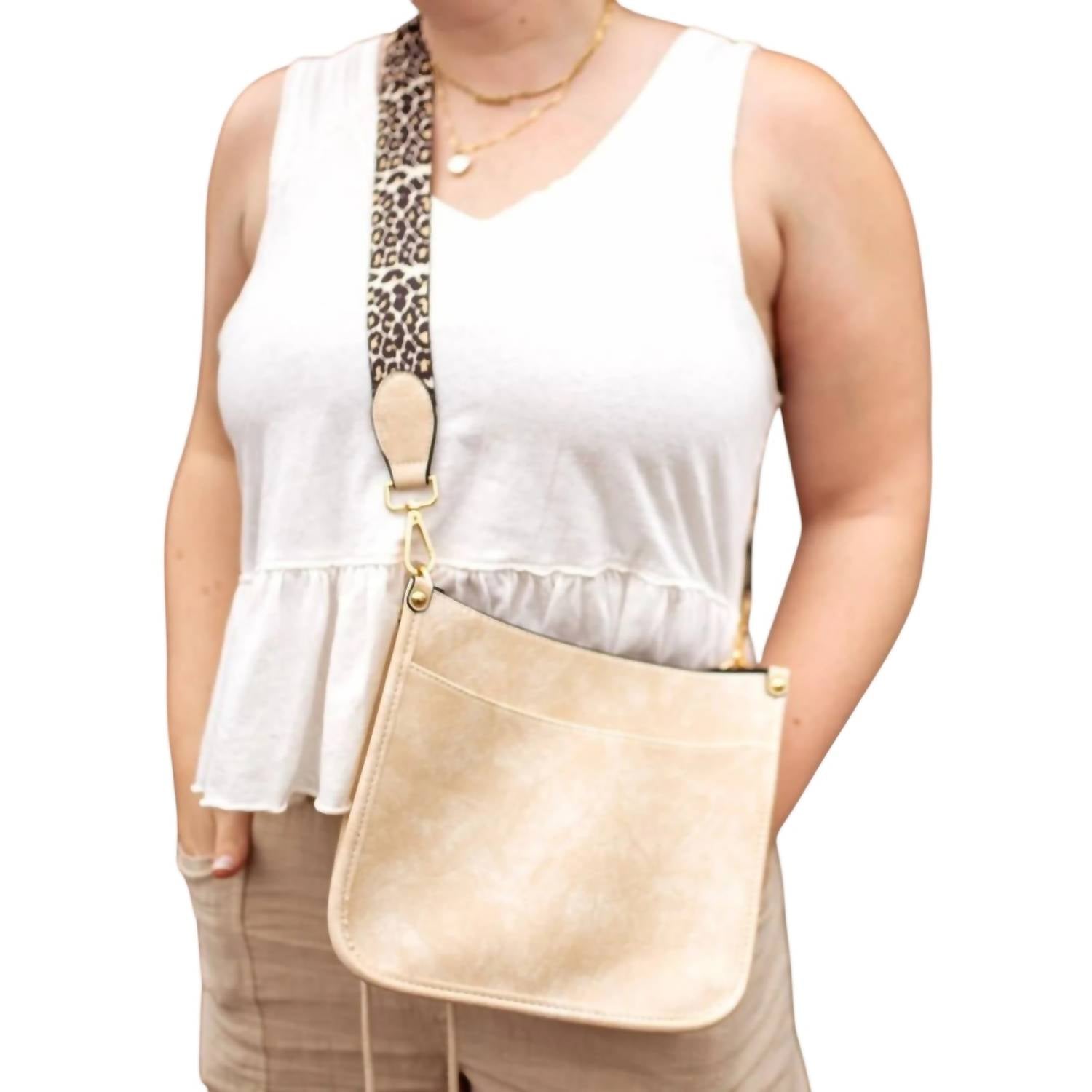 Женская сумка через плечо с леопардовым ремешком из ткани в кремово-бежевом цвете Pretty Simple, Бежевый, Женская сумка через плечо с леопардовым ремешком из ткани в кремово-бежевом цвете Pretty Simple
Женская сумка через плечо с леопардовым ремешком из ткани в кремово-бежевом цвете Pretty Simple, Бежевый, Женская сумка через плечо с леопардовым ремешком из ткани в кремово-бежевом цвете Pretty Simple