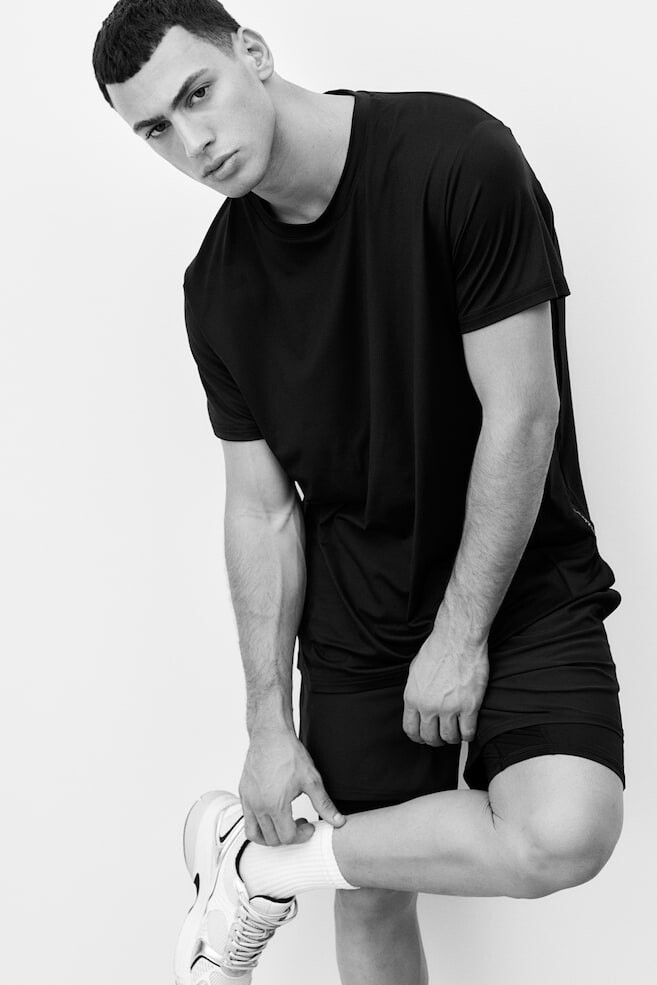 Спортивная рубашка из материала DryMove, прямого кроя. H&M, черный
Спортивная рубашка из материала DryMove, прямого кроя. H&M, черный