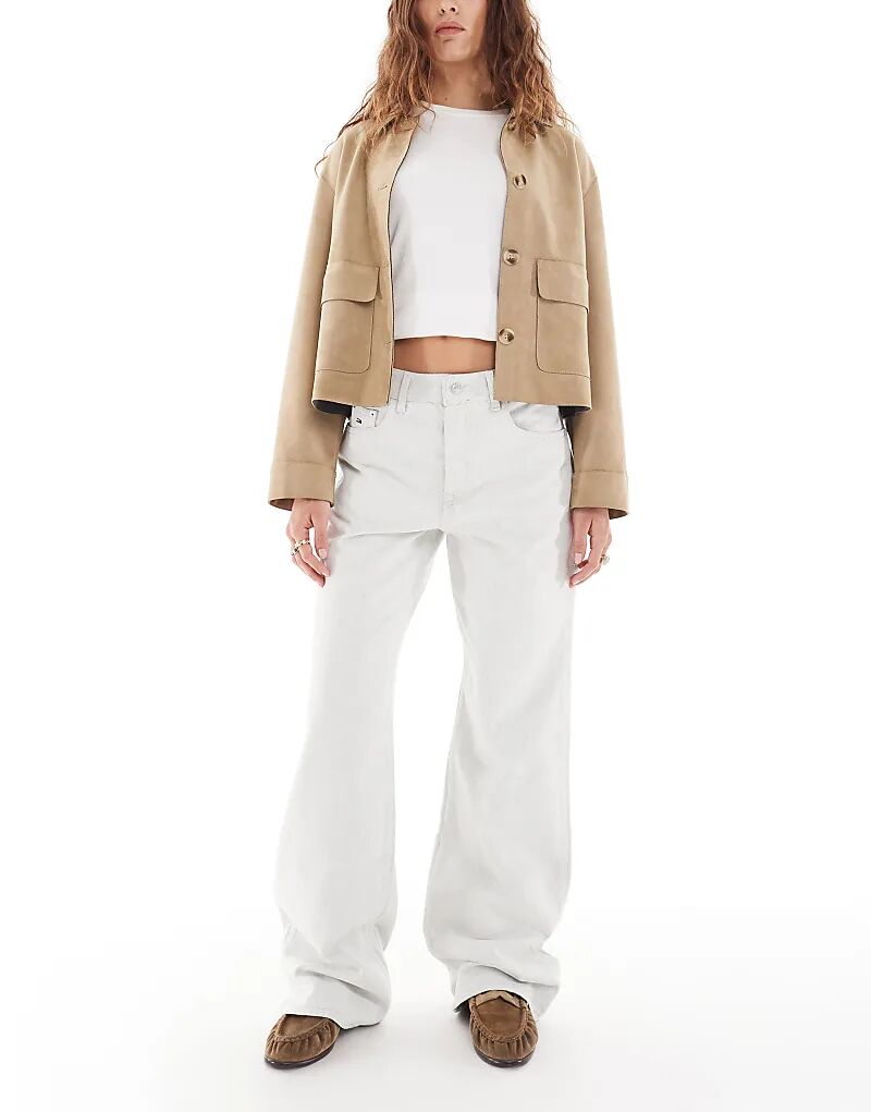 Джинсы Tommy Jeans Mia средней посадки, прямые, свободные, белого цвета
Джинсы Tommy Jeans Mia средней посадки, прямые, свободные, белого цвета