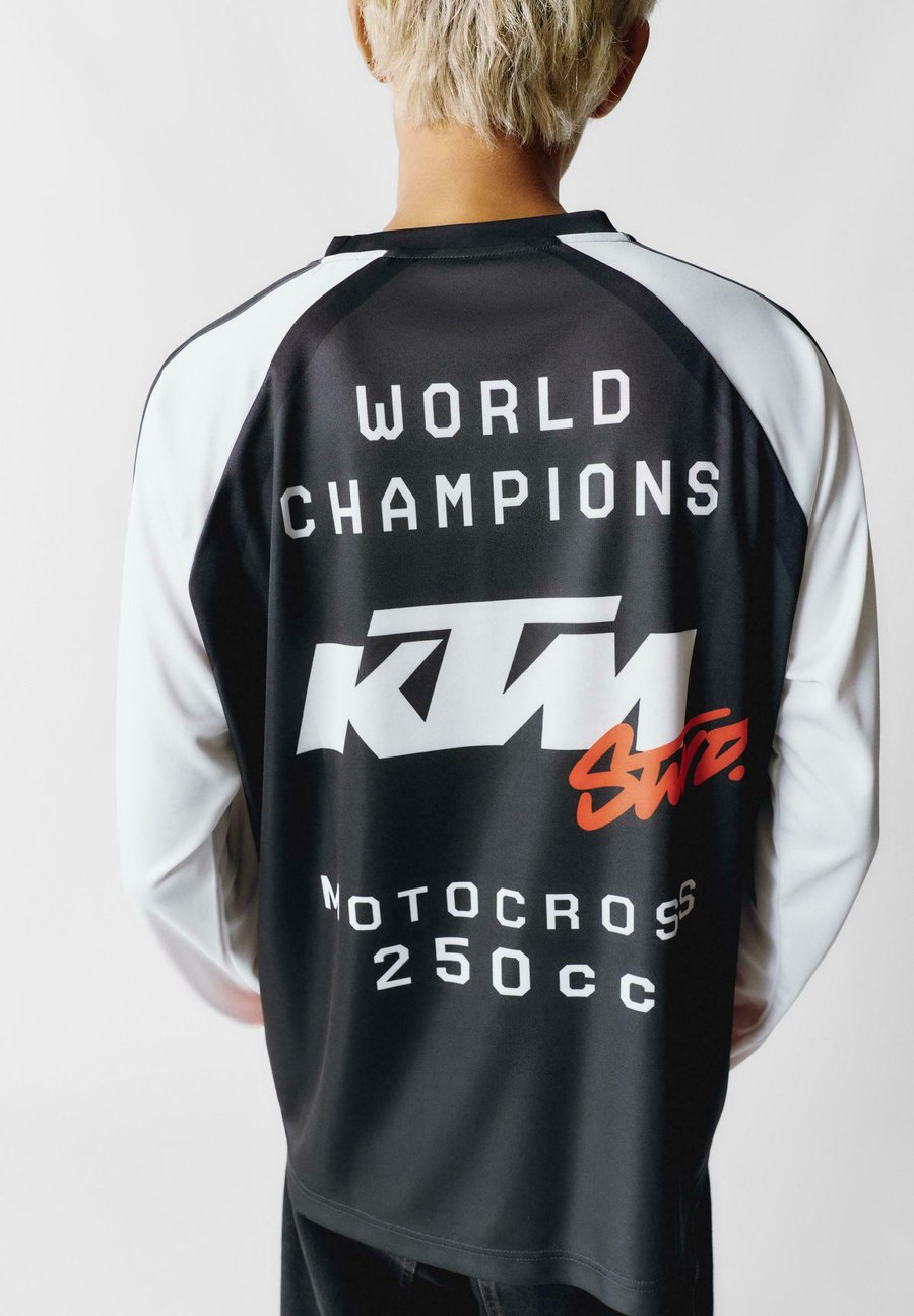 Топ PULL&BEAR PANEL, Black
Топ PULL&BEAR PANEL, Black