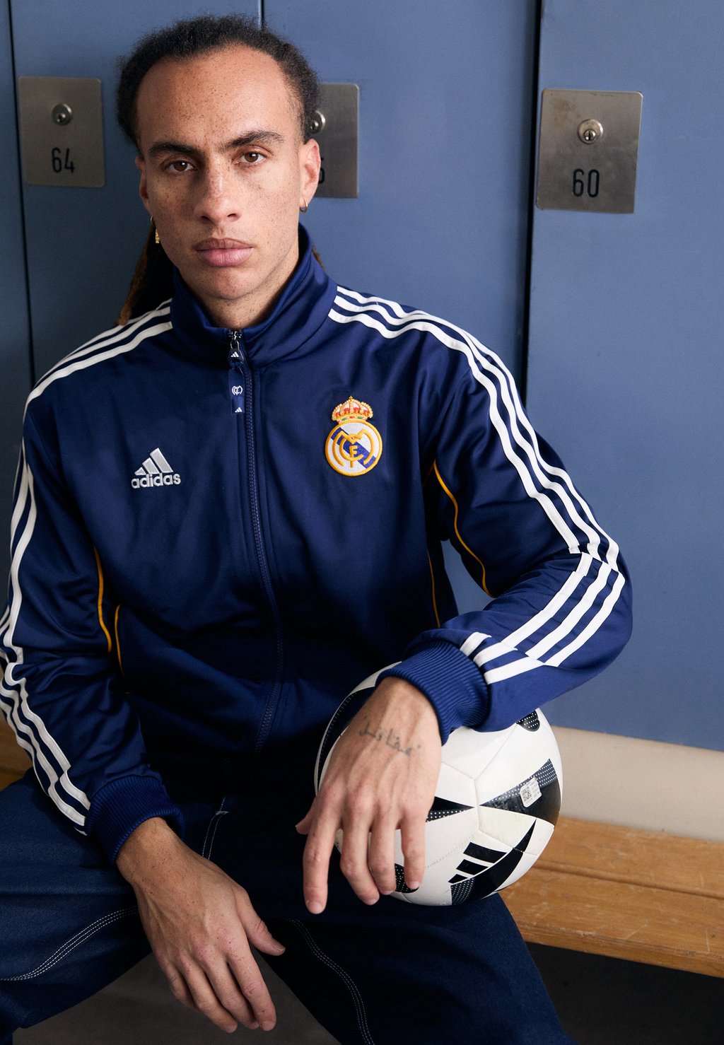 Тренировочная куртка REAL MADRID TRACK 99 - Club wear Adidas Originals, темно-синий
Тренировочная куртка REAL MADRID TRACK 99 - Club wear Adidas Originals, темно-синий