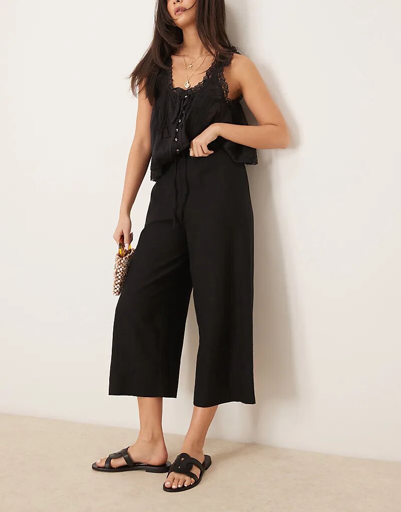 Укороченные льняные брюки New Look черного цвета
Укороченные льняные брюки New Look черного цвета