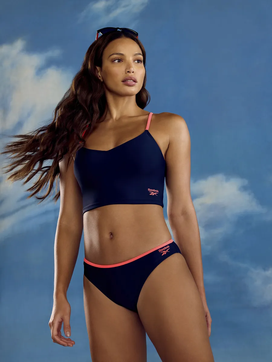 Reebok Tankini "Hana" (комплект, 2 шт.), с надписью-логотипом сбоку, цвет морской волны
Reebok Tankini "Hana" (комплект, 2 шт.), с надписью-логотипом сбоку, цвет морской волны