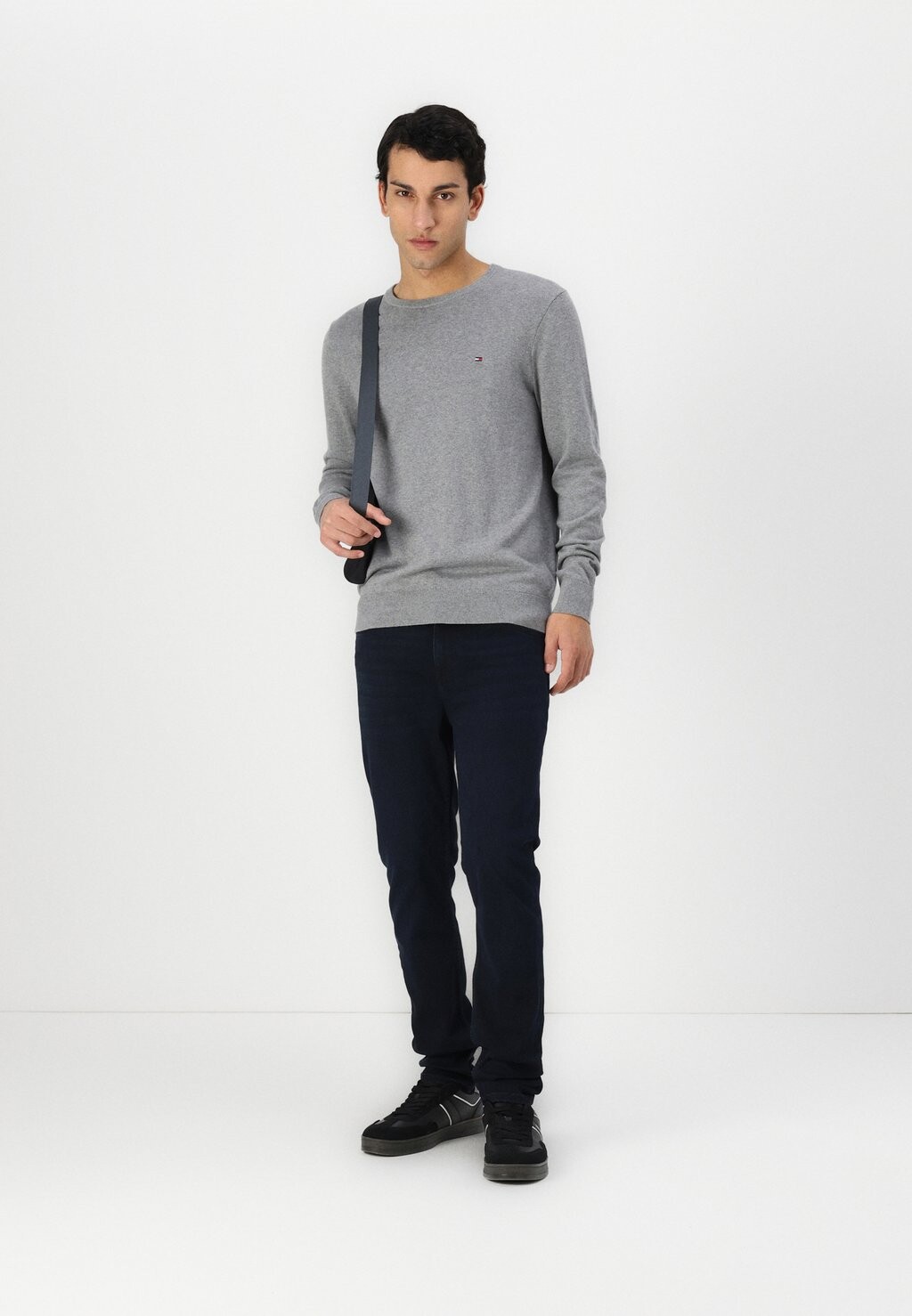 Джемпер ESSENTIAL CREW NECK Tommy Hilfiger, серый
Джемпер ESSENTIAL CREW NECK Tommy Hilfiger, серый