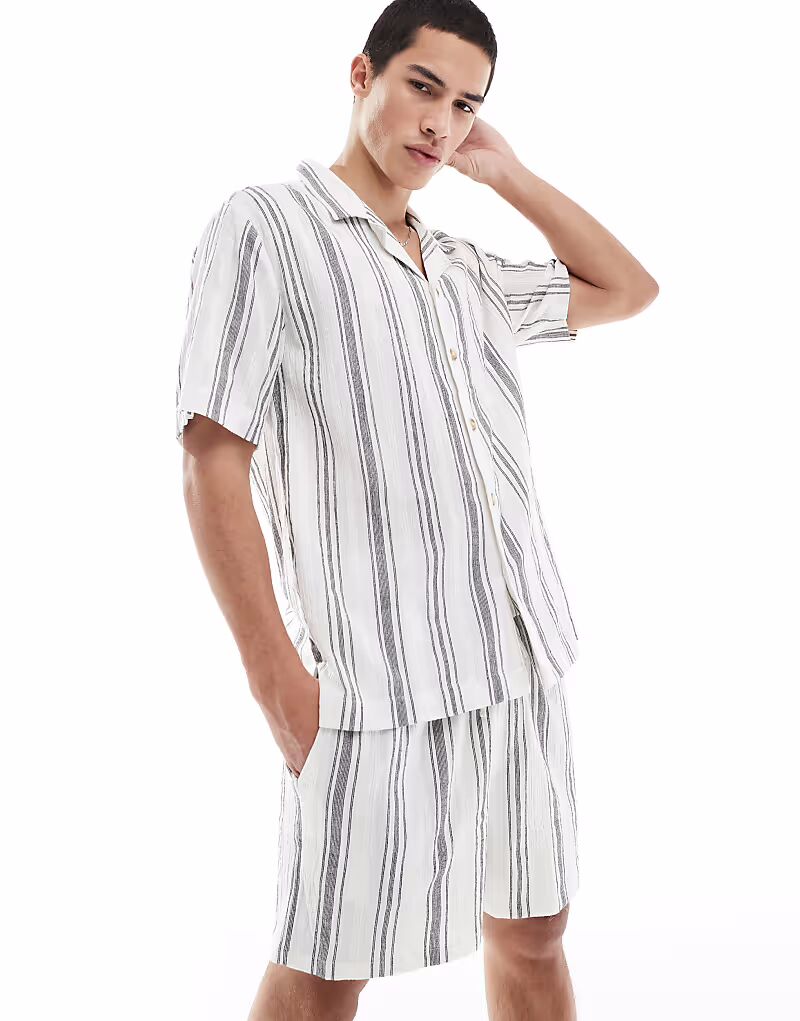 Полосатые шорты Goldsboro Resort белого и черного цветов
Полосатые шорты Goldsboro Resort белого и черного цветов