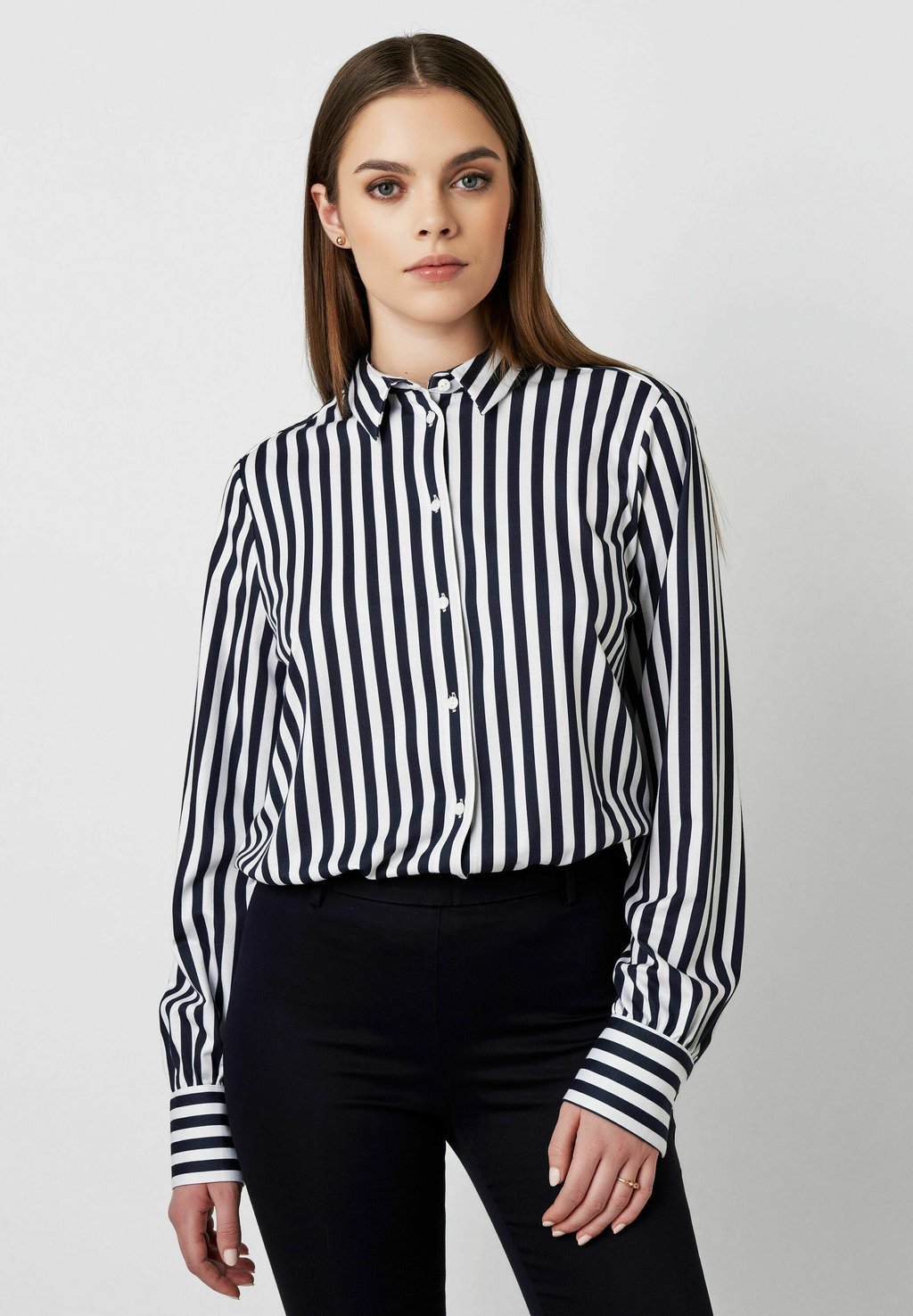 Блузка на пуговицах DESOTO, темно-синий
Блузка на пуговицах DESOTO, темно-синий