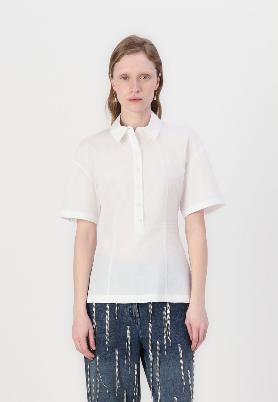 Блуза Patrizia Pepe CAMICIA SHIRT, Bianco Ottico/White
Блуза Patrizia Pepe CAMICIA SHIRT, Bianco Ottico/White