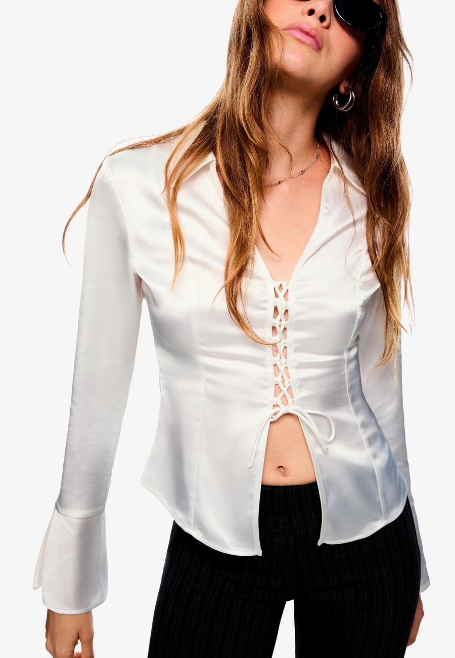 Блуза Bershka LACE-UP, Beige
Блуза Bershka LACE-UP, Beige