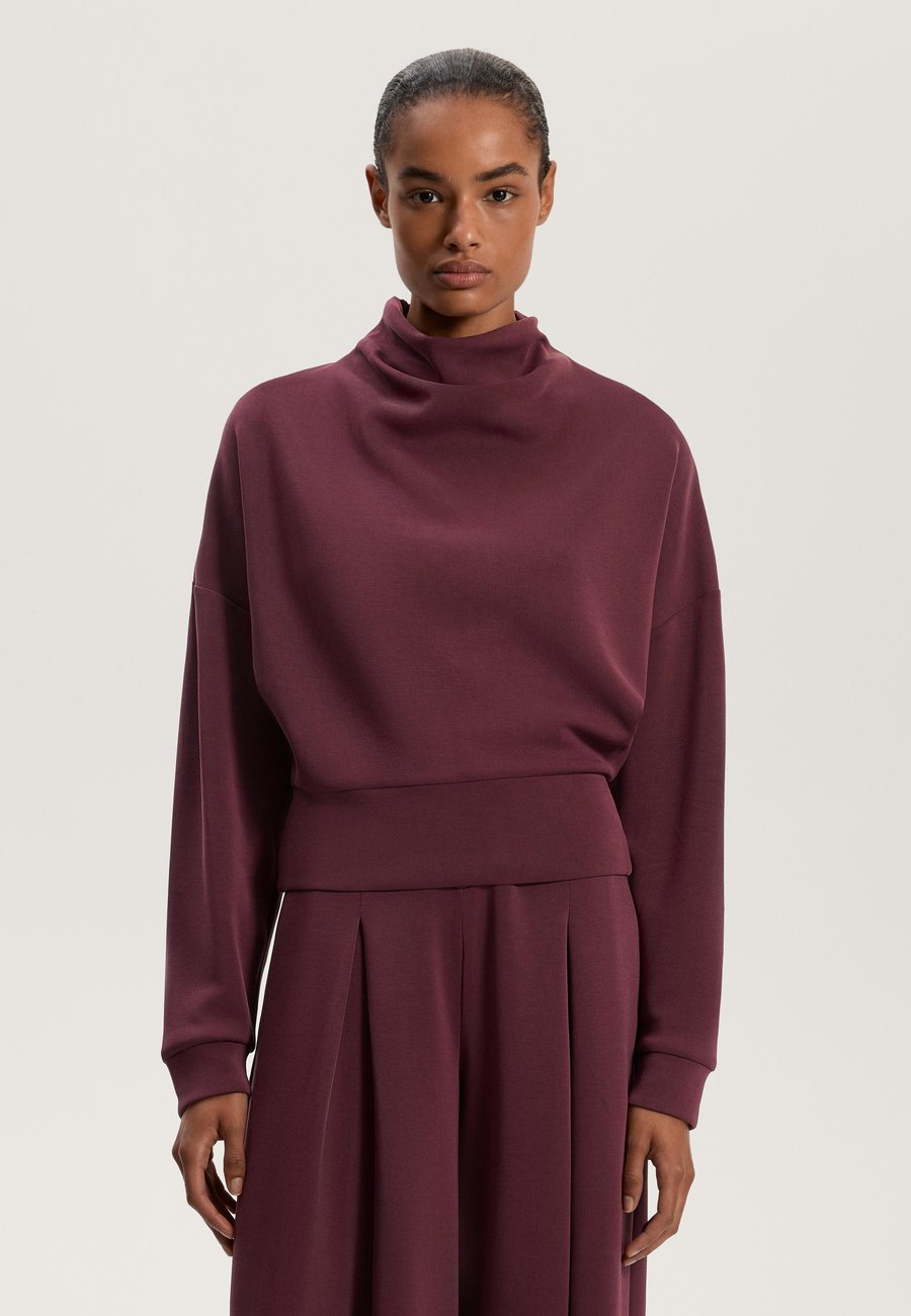 Толстовка OYSHO ROLL NECK WITH SOFT-TOUCH, Dark Red
Толстовка OYSHO ROLL NECK WITH SOFT-TOUCH, Dark Red