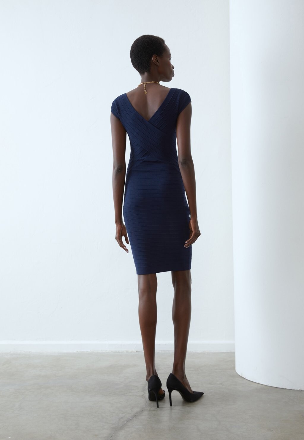 Платье-футляр Anna Field, темно-синий
Платье-футляр Anna Field, темно-синий