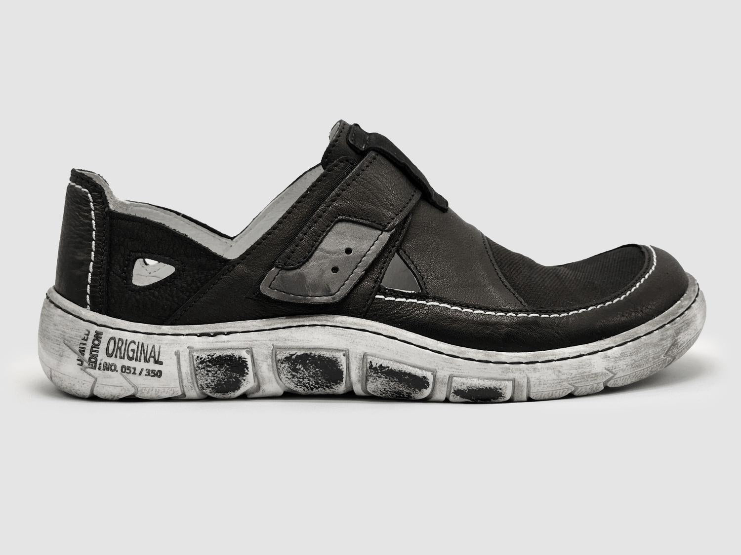 Мужские кожаные сандалии Original в черном цвете KCR Group
Мужские кожаные сандалии Original в черном цвете KCR Group