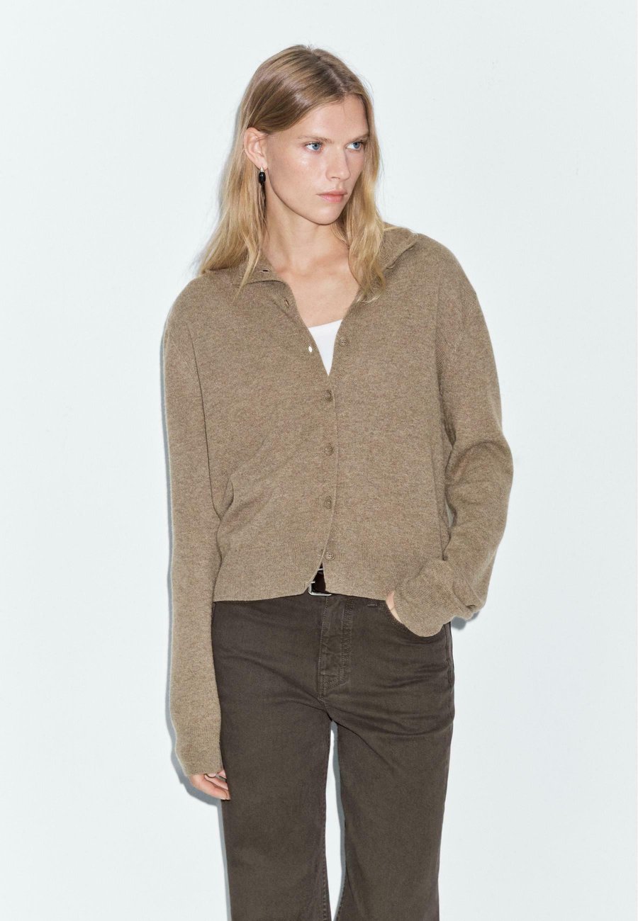 Кардиган Massimo Dutti Cardigan, Mottled Green
Кардиган Massimo Dutti Cardigan, Mottled Green