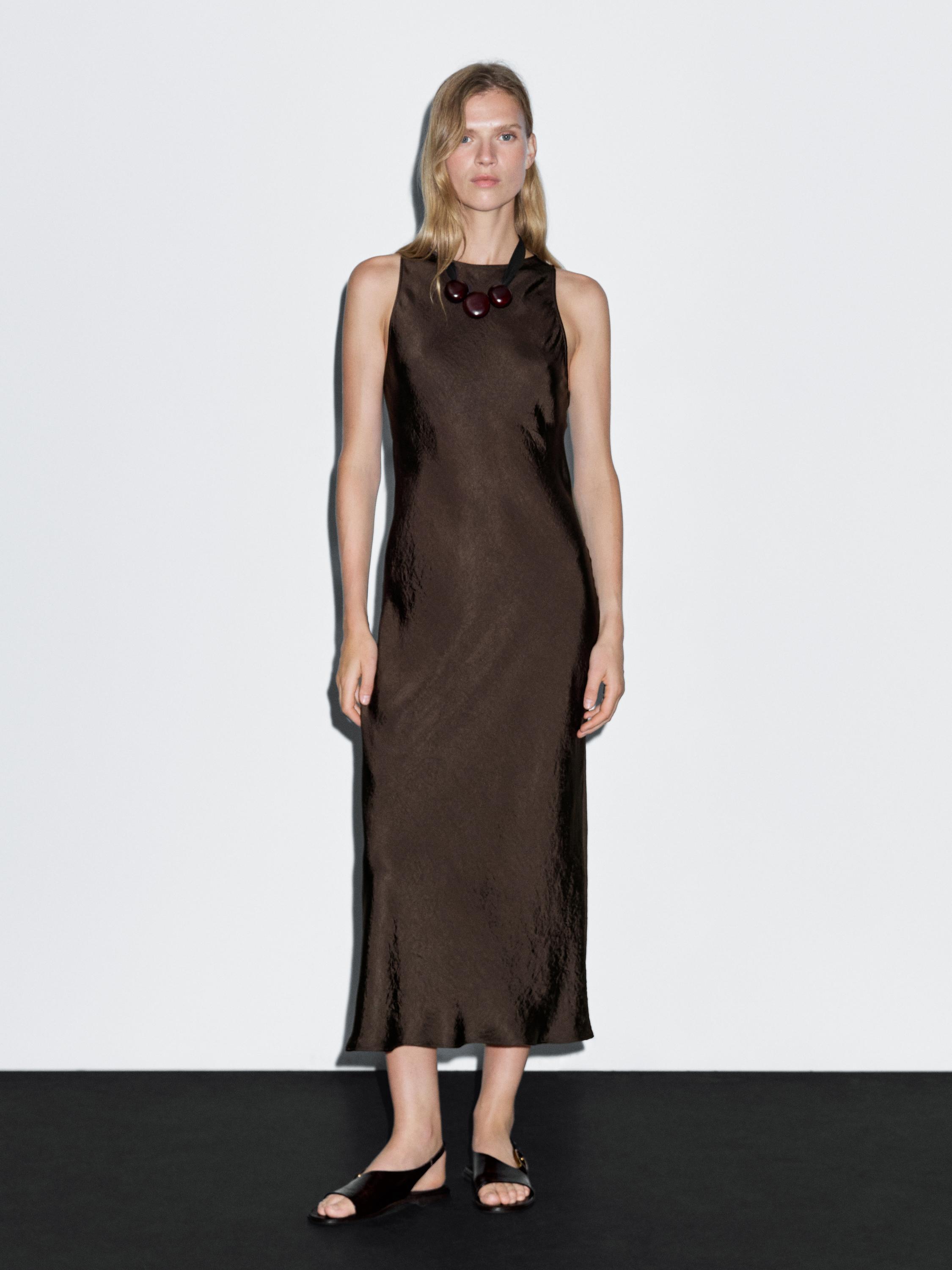 Длинное атласное платье с халтер-воротом Massimo Dutti, шоколадный
Длинное атласное платье с халтер-воротом Massimo Dutti, шоколадный