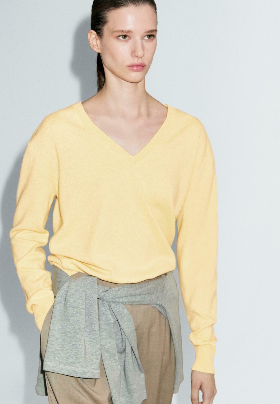 Джемпер Massimo Dutti V-NECK LONG SLEEVE, Yellow
Джемпер Massimo Dutti V-NECK LONG SLEEVE, Yellow