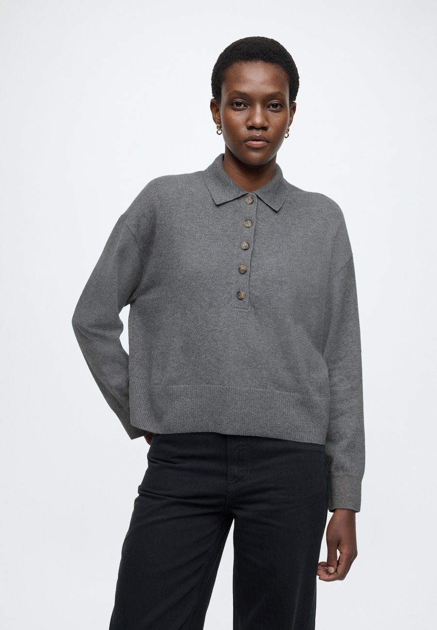 Джемпер Marc O'Polo DENIM KNIT POLO PULLOVER, LONGSLEEVE, BUTTONS, Asphalt Melange/Light Grey
Джемпер Marc O'Polo DENIM KNIT POLO PULLOVER, LONGSLEEVE, BUTTONS, Asphalt Melange/Light Grey