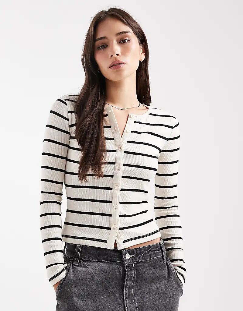 Длинный топ Brave Soul на пуговицах в черно-кремовую полоску
Длинный топ Brave Soul на пуговицах в черно-кремовую полоску