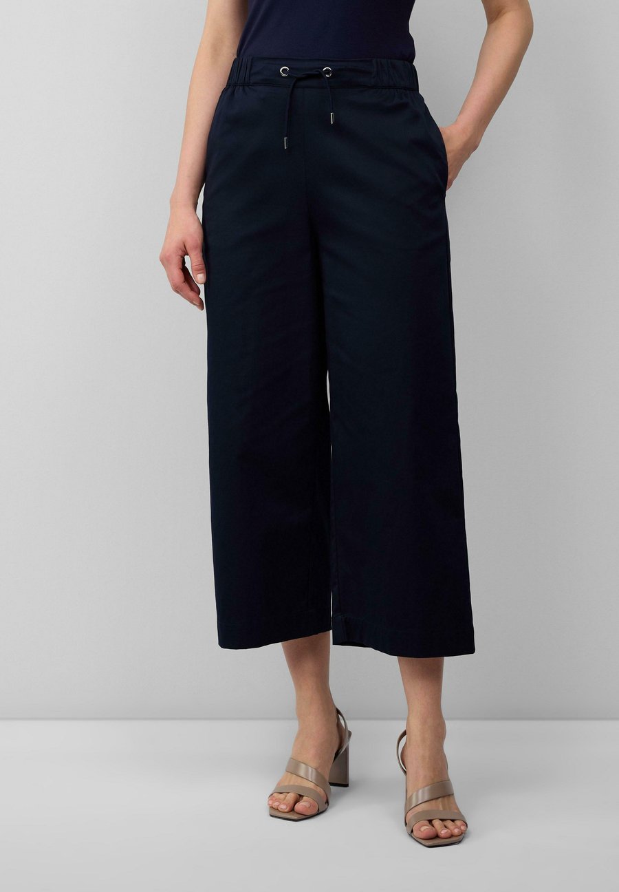 Брюки s.Oliver BLACK LABEL Trousers, Navy/Dark Blue
Брюки s.Oliver BLACK LABEL Trousers, Navy/Dark Blue