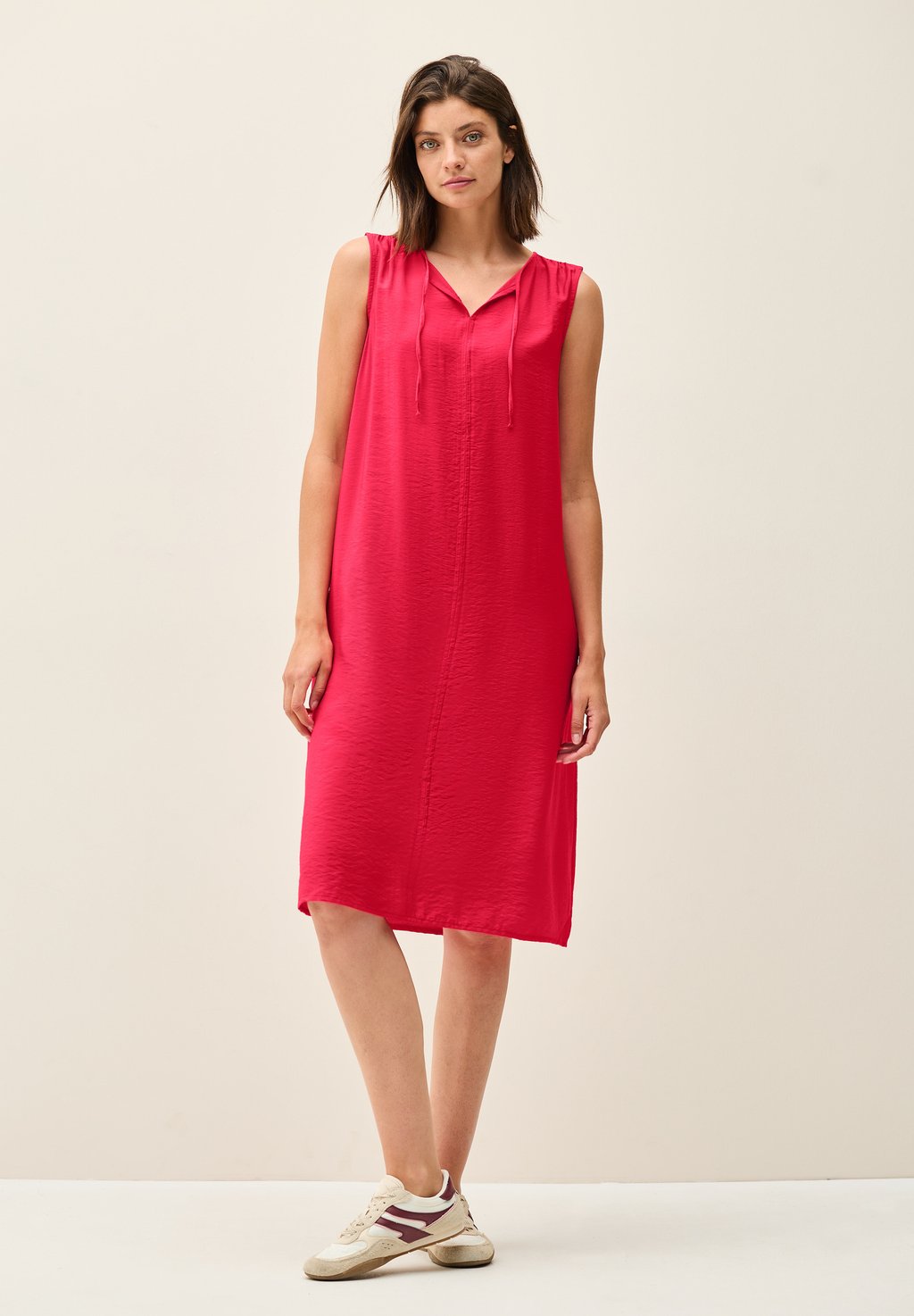 Повседневное платье IN UNIFARBE Cecil, металлик красный
Повседневное платье IN UNIFARBE Cecil, металлик красный