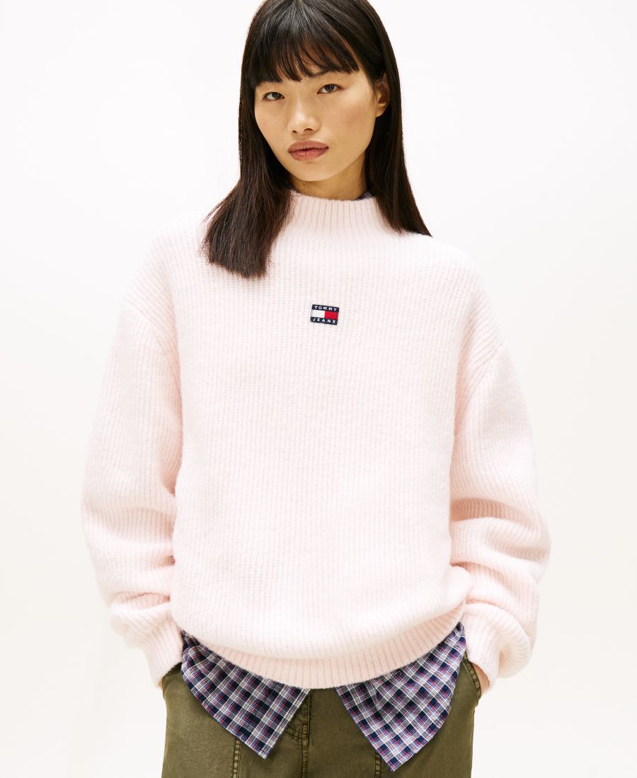 Женский свитер с высоким воротником и нашивкой Tommy Jeans, Light Pink
Женский свитер с высоким воротником и нашивкой Tommy Jeans, Light Pink