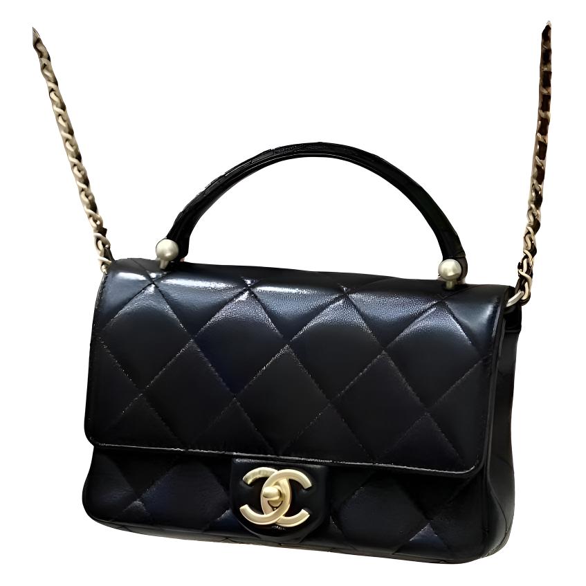 CHANEL Женская мини-сумка через плечо из овчины черная
CHANEL Женская мини-сумка через плечо из овчины черная