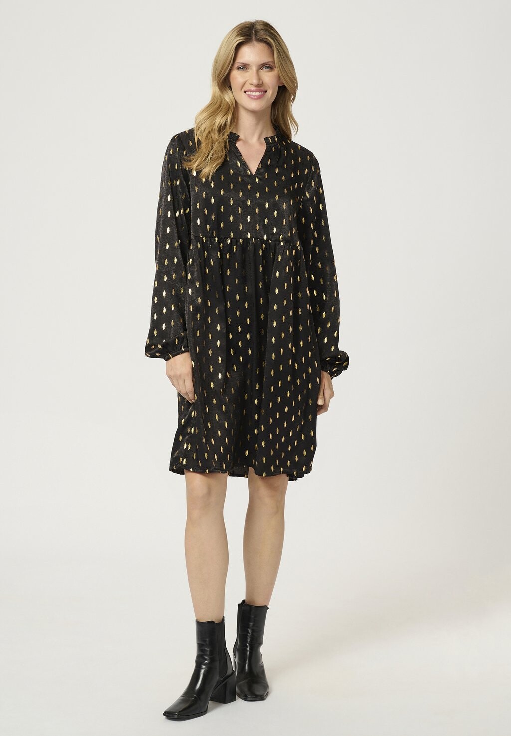 Дневное платье KASOFIE FOIL Kaffe, черный
Дневное платье KASOFIE FOIL Kaffe, черный