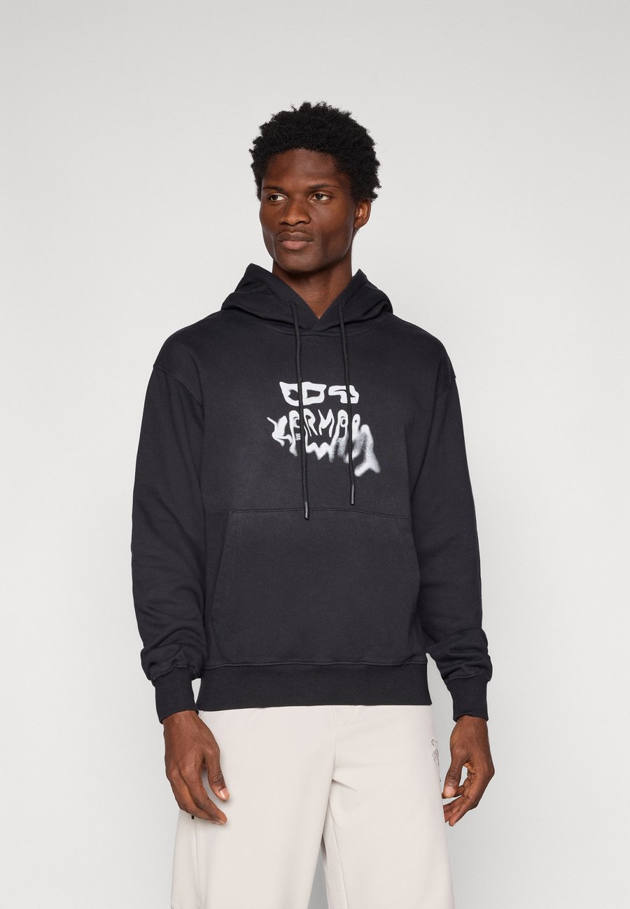 Худи Karma8a REAL GRAPHIC HOODIE, Black
Худи Karma8a REAL GRAPHIC HOODIE, Black