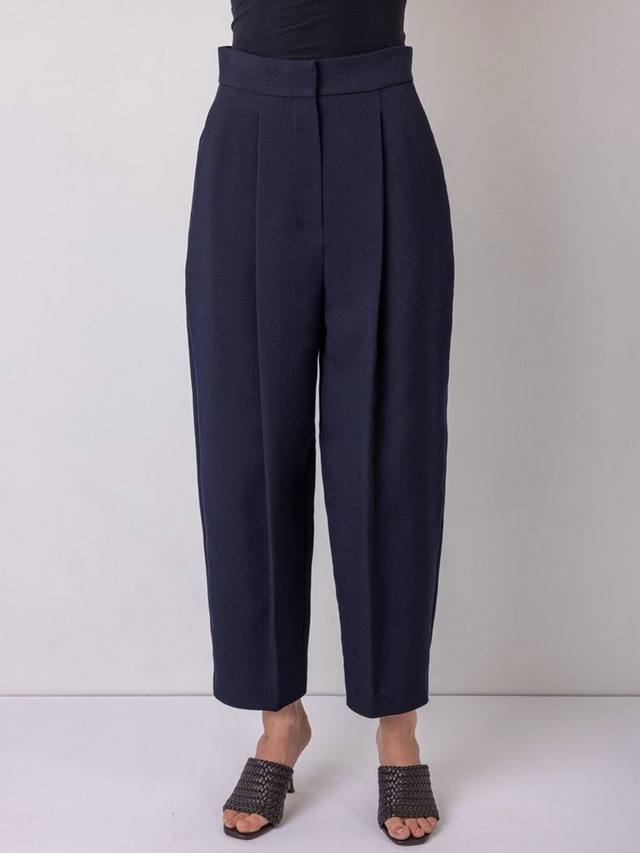 Структурированные укороченные брюки Greta VIVERE, Navy
Структурированные укороченные брюки Greta VIVERE, Navy