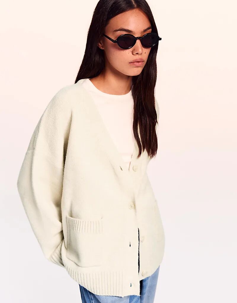 Кардиган Bershka с V-образным вырезом бежевого цвета
Кардиган Bershka с V-образным вырезом бежевого цвета