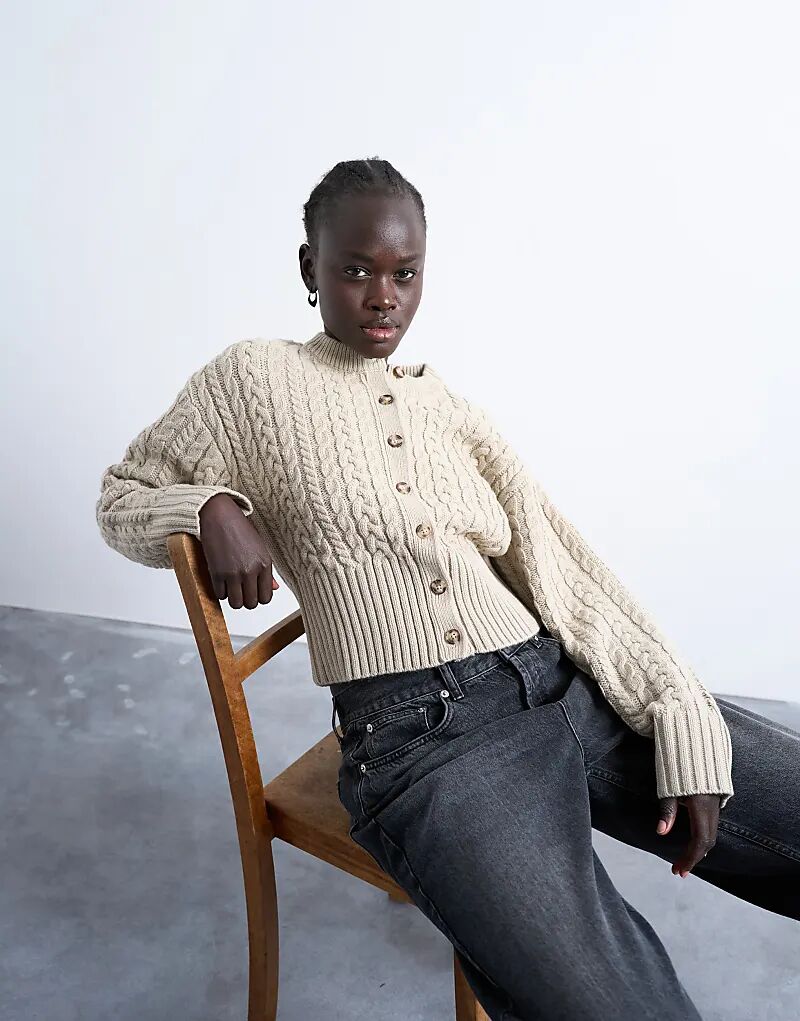 Вязаный кардиган Topshop с косами и приталенным лифом в овсяном цвете
Вязаный кардиган Topshop с косами и приталенным лифом в овсяном цвете