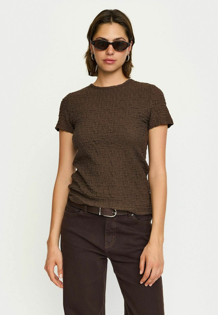 Футболка Soft Rebels GIZELLE, Coffee Bean/Brown
Футболка Soft Rebels GIZELLE, Coffee Bean/Brown