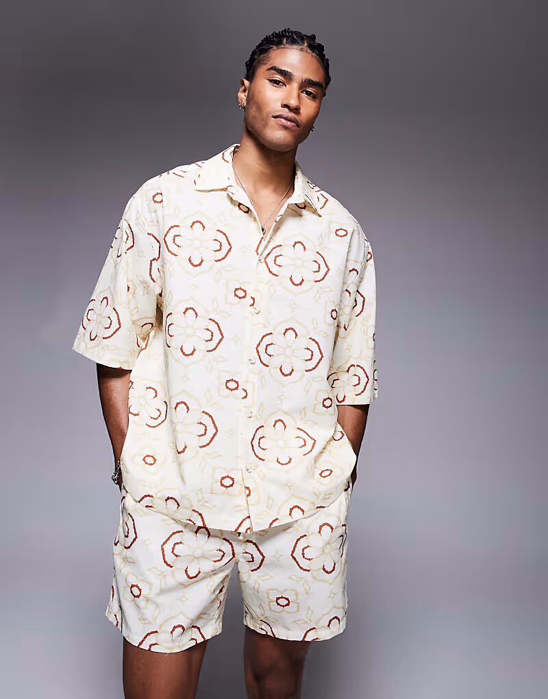 Рубашка свободного кроя с геометрическим принтом бежевого цвета Asos Design
Рубашка свободного кроя с геометрическим принтом бежевого цвета Asos Design