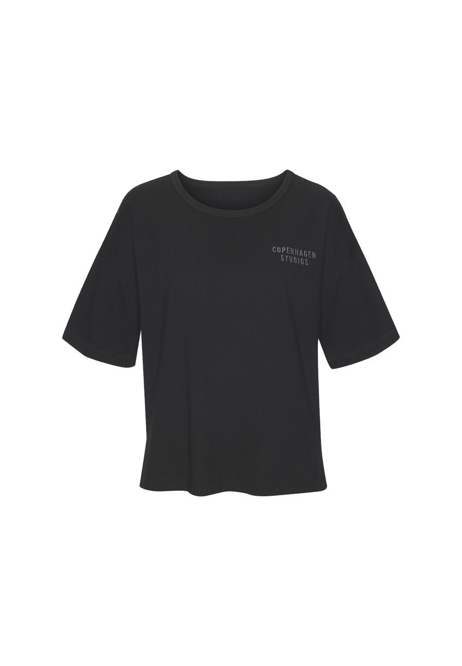 Футболка Copenhagen Studios Print T-shirt, Schwarz/Black, Черный, Футболка Copenhagen Studios Print T-shirt, Schwarz/Black
Футболка Copenhagen Studios Print T-shirt, Schwarz/Black, Черный, Футболка Copenhagen Studios Print T-shirt, Schwarz/Black