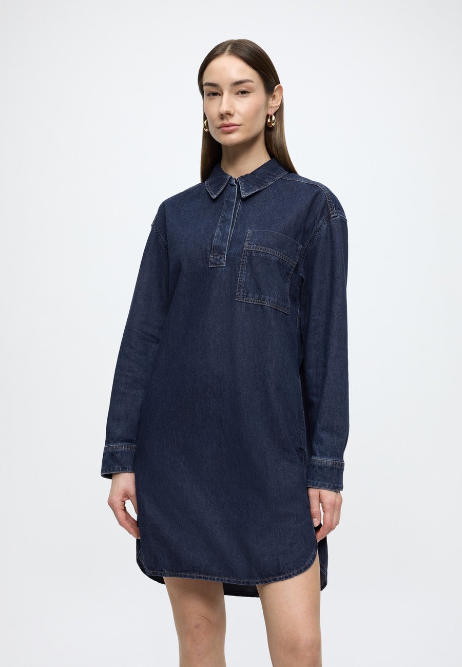 Платье Marc O'Polo DENIM DENIM DRESSES, OVERSIZED FIT, LONGSLEEVE, Dark Blue_Multi_46/Dark-Blue Denim
Платье Marc O'Polo DENIM DENIM DRESSES, OVERSIZED FIT, LONGSLEEVE, Dark Blue_Multi_46/Dark-Blue Denim