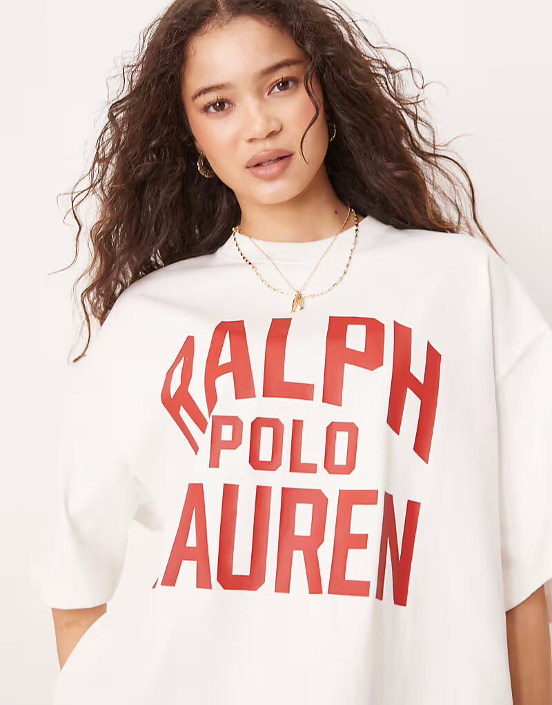 Футболка Polo Ralph Lauren свободного кроя с логотипом в кремово-белом и красном цветах
Футболка Polo Ralph Lauren свободного кроя с логотипом в кремово-белом и красном цветах
