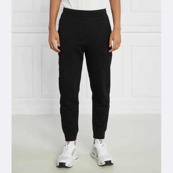 Спортивные брюки стандартного кроя Armani Exchange, черный
Спортивные брюки стандартного кроя Armani Exchange, черный